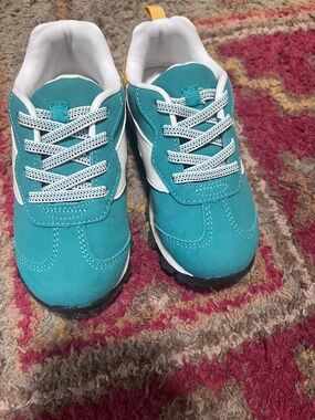 Kids size 9 Carter shoes